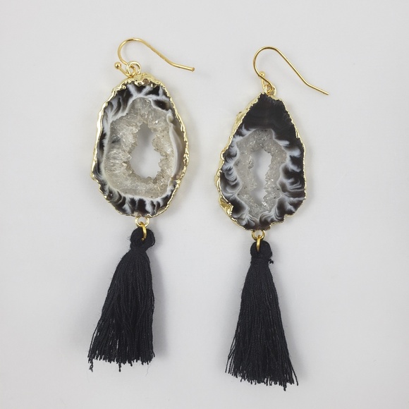 Geode slice tassel earrings (black) - Picture 5 of 7